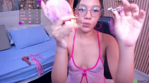 Snapshot of viiolet__moon chatting on 28, 5, 2026 Violet online show from 28, 5, 2026