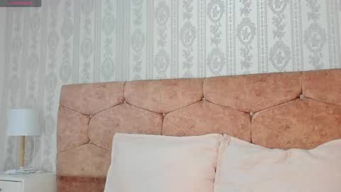 Snapshot of viiolet_collins chatting on 9, 6, 2026 VIOLET online show from 9, 6, 2026