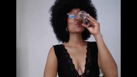 viiolettaaa online show from 16, 4, 2026