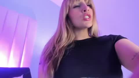 Snapshot of viiooleet chatting on 2, 7, 2026 Violet online show from 2, 7, 2026