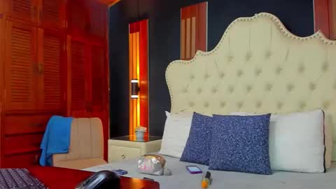 vikiTomson online show from 27, 5, 2026