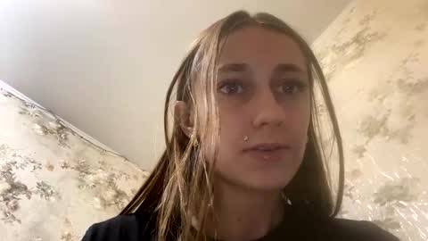 Snapshot of viktoria9898 chatting on 4, 12, 2024 Sweett online show from 4, 12, 2024