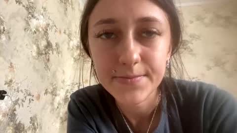 Snapshot of viktoria9898 chatting on 18, 9, 2025 Sweett online show from 18, 9, 2025