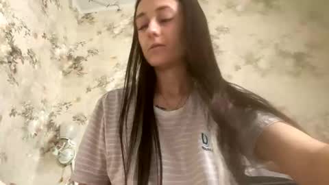 Snapshot of viktoria9898 chatting on 7, 10, 2025 Sweett online show from 7, 10, 2025