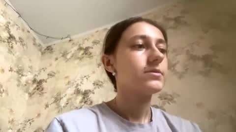 Snapshot of viktoria9898 chatting on 13, 10, 2025 Sweett online show from 13, 10, 2025