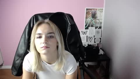 Snapshot of viktoria_lovely chatting on 10, 10, 2025 viktoria_lovely online show from 10, 10, 2025