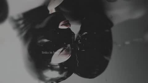 Diva Silvia online show from 3, 2, 2025