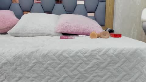 violeet_gray online show from 8, 3, 2025