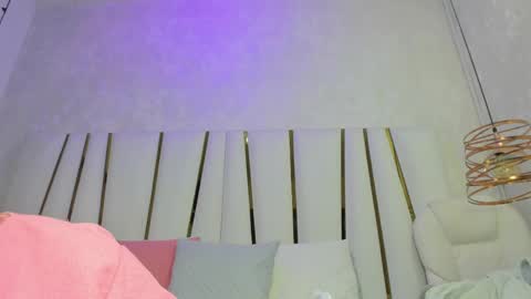 Snapshot of violeet_gray chatting on 21, 5, 2026 violeet_gray online show from 21, 5, 2026
