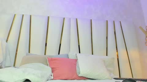 Snapshot of violeet_gray chatting on 24, 5, 2026 violeet_gray online show from 24, 5, 2026