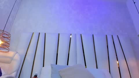 Snapshot of violeet_gray chatting on 27, 5, 2026 violeet_gray online show from 27, 5, 2026