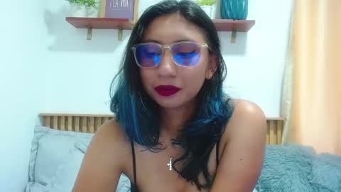 Snapshot of violet_2003 chatting on 21, 5, 2026 V I O L E T online show from 21, 5, 2026