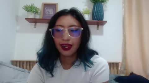 Snapshot of violet_2003 chatting on 29, 5, 2026 V I O L E T online show from 29, 5, 2026