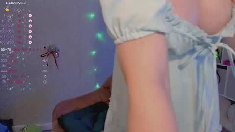 Snapshot of violet____h chatting on 1, 1, 2025 violet____h online show from 1, 1, 2025