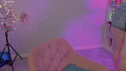 Snapshot of violet____h chatting on 6, 1, 2025 violet____h online show from 6, 1, 2025