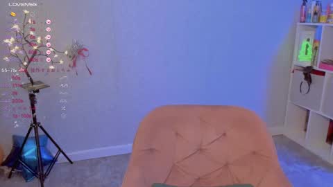 Snapshot of violet____h chatting on 7, 1, 2025 violet____h online show from 7, 1, 2025