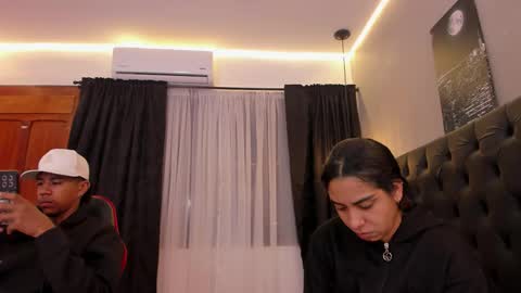 Violet and Myers online show from 29, 11, 2025