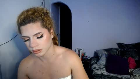 violet_hyuga online show from 9, 9, 2025