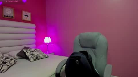 violet_sinclair online show from 8, 6, 2026