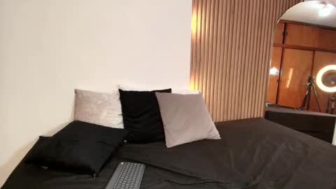 Violet  online show from 3, 3, 2025