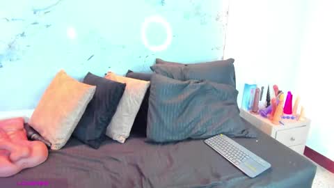 Violet  online show from 15, 10, 2025