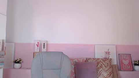 Violeta leon online show from 4, 2, 2025