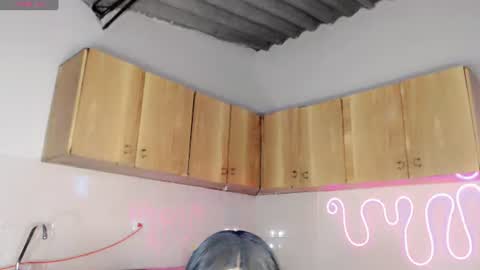 Snapshot of violeta_r_01 chatting on 18, 6, 2026 violeta_r_01 online show from 18, 6, 2026