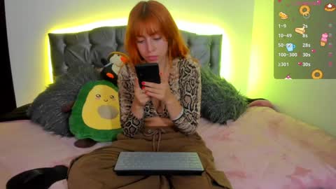 Violeta  Help me reach 150 thumbs up    online show from 16, 12, 2024