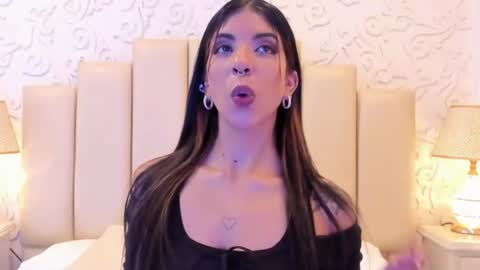 Snapshot of violetahills_ chatting on 5, 8, 2026 Violeta online show from 5, 8, 2026