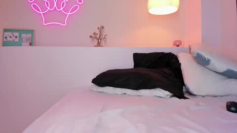 Violeth Hill online show from 27, 2, 2025