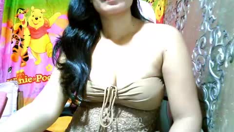 Snapshot of violetlivia chatting on 23, 2, 2025 Livia help get 100 likes online show from 23, 2, 2025