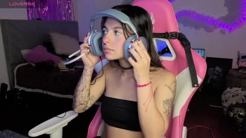   online show from 7, 4, 2026