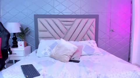 Violet Rousse online show from 25, 2, 2025