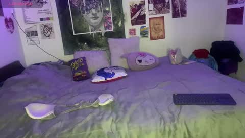 Snapshot of violett_dante chatting on 28, 10, 2025 violett_dante online show from 28, 10, 2025