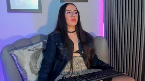 Snapshot of violett_gray chatting on 30, 11, 2025 VIOLETT online show from 30, 11, 2025