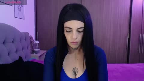 violett  Independent model online show from 5, 3, 2026