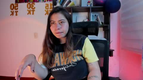 Snapshot of violett_red chatting on 8, 6, 2026 Violeta online show from 8, 6, 2026