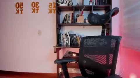 Snapshot of violett_red chatting on 15, 6, 2026 Violeta online show from 15, 6, 2026