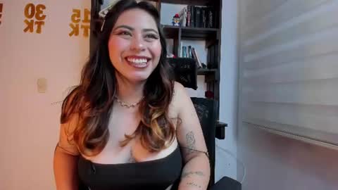 Snapshot of violett_red chatting on 15, 6, 2026 Violeta online show from 15, 6, 2026