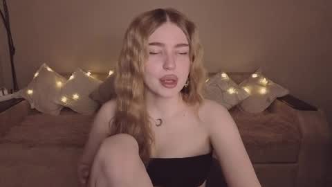 ViolettaOtis online show from 25, 3, 2026