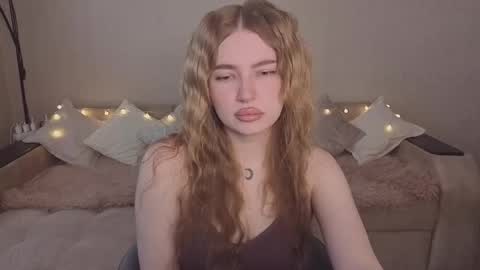 ViolettaOtis online show from 18, 5, 2026