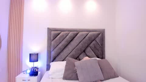 Snapshot of violettarousee chatting on 1, 5, 2026 violettarousee online show from 1, 5, 2026