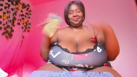 Snapshot of violette_plus chatting on 29, 5, 2026 Call me valeria online show from 29, 5, 2026