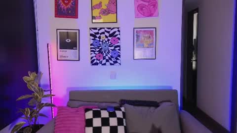 Snapshot of violettgrey_ chatting on 26, 6, 2026 Violet online show from 26, 6, 2026