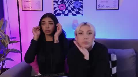 Snapshot of violettgrey_ chatting on 30, 6, 2026 Violet online show from 30, 6, 2026