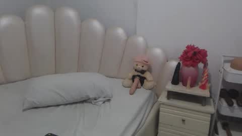 violetxia_ online show from 20, 5, 2026