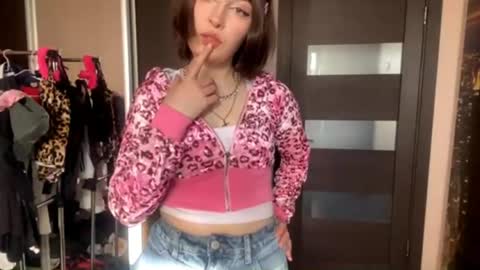 virusdoll online show from 15, 4, 2026