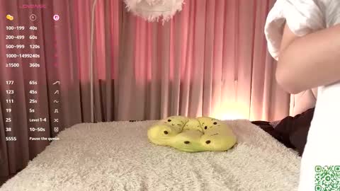 You like my friends can call me LUNA  This is my first day here online show from 5, 11, 2025