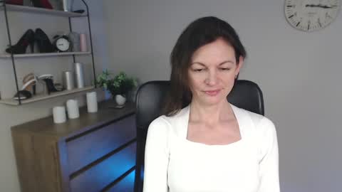 Vivian online show from 5, 2, 2025