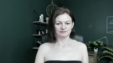 Vivian online show from 8, 6, 2026